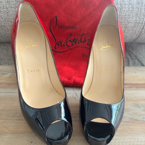 Christian Louboutin patent leather pump, peep toe stiletto heel. Size 37 - Picture 2 of 6